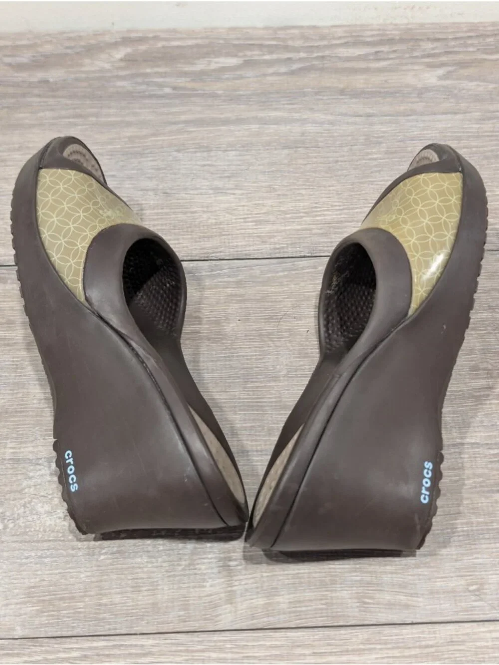 Crocs Womens Sassari Green Brown Slip On Wedge Heel Comfort Sandal Open Toe Sz 6